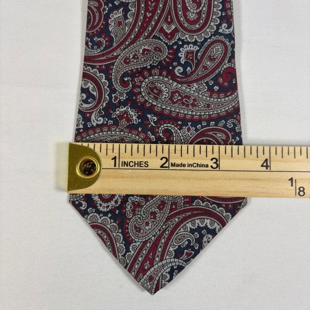 Mario Valentino Mens Silk Tie Red Navy Blue Paisley Italian Silk Made in USA‎